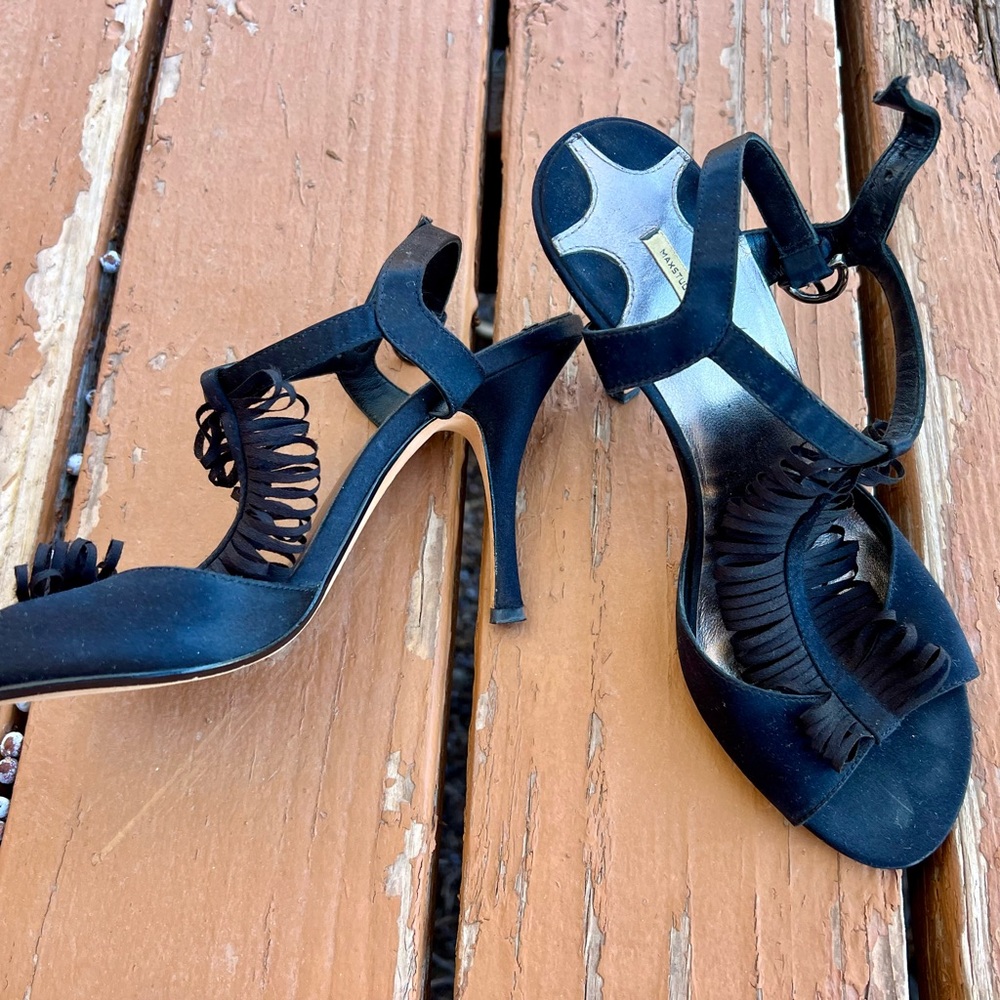MaxStudio 6.5 Strappy Black Fringe Ruffle Heels
